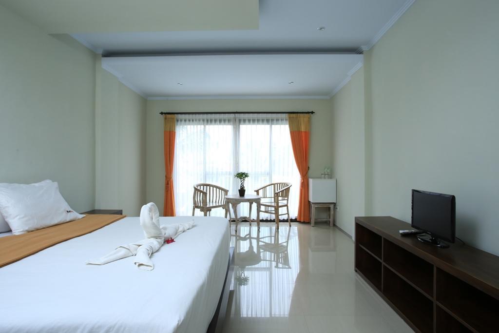 Hotel Reddoorz @ Padma Utara Legian Esterno foto