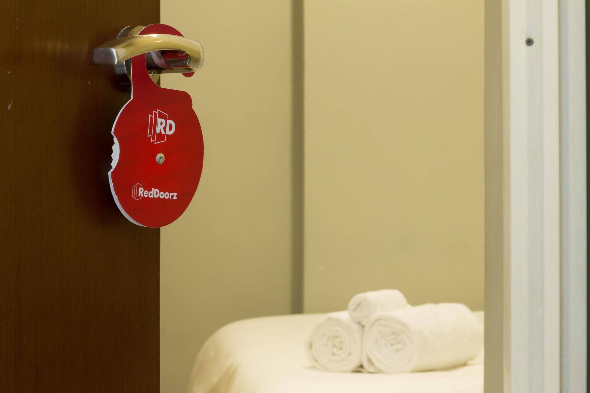 Hotel Reddoorz @ Padma Utara Legian Esterno foto